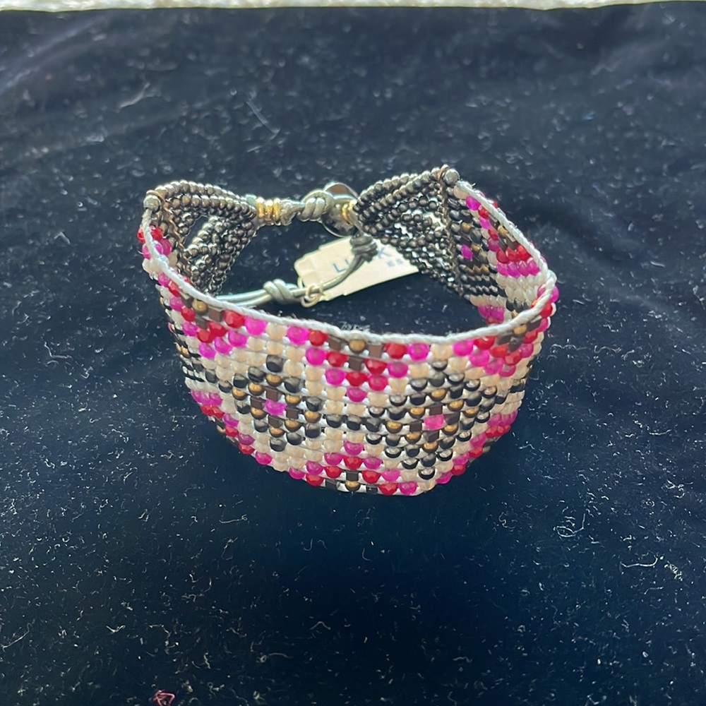 Wide band made with beads. New!